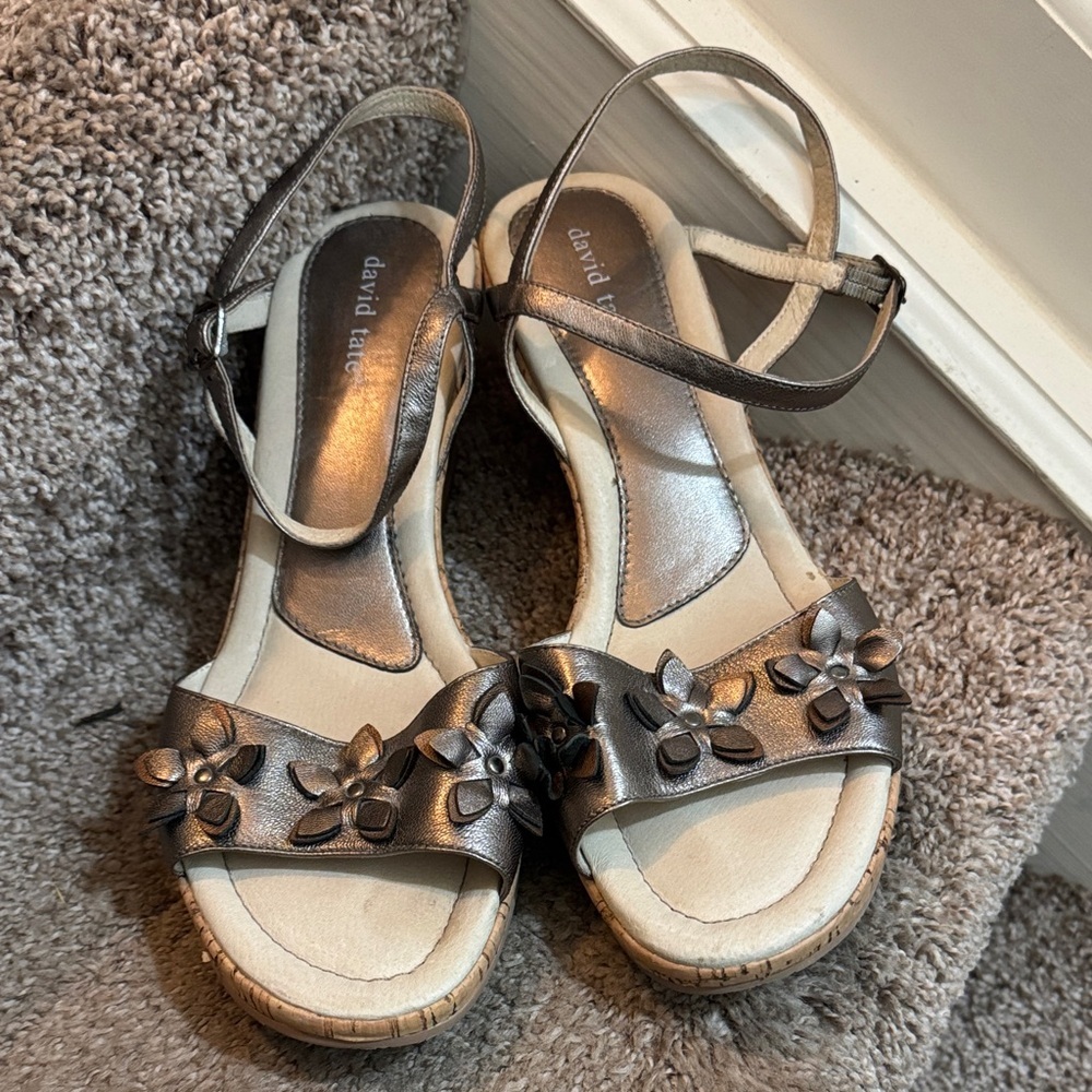 David Tate Women's Bronze Floral Sandals